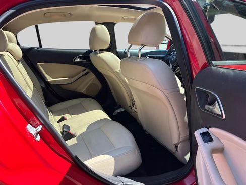 Used 2015 Mercedes-Benz GLA 250 4MATIC image 10