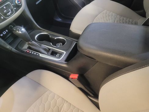 Used 2019 Chevrolet Equinox LS FWD image 26