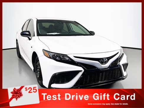 Used 2024 Toyota Camry SE FWD image 1