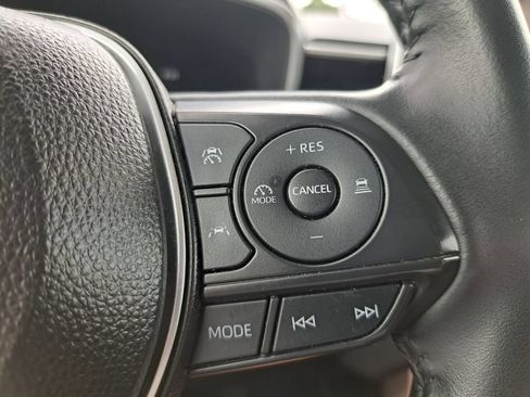 Used 2025 Toyota Corolla Cross XLE FWD image 13