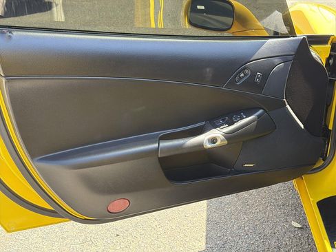 Used 2007 Chevrolet Corvette Convertible w/ Preferred Equipment Group RWD image 18