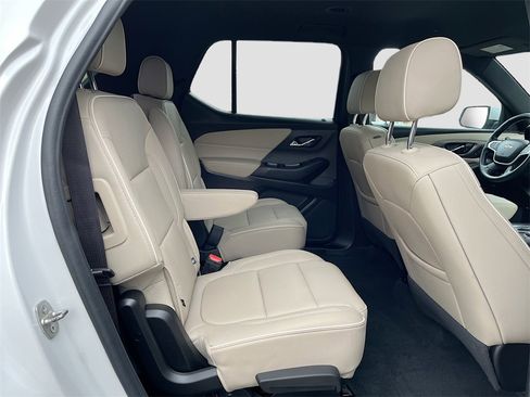 Used 2023 Chevrolet Traverse Premier image 30