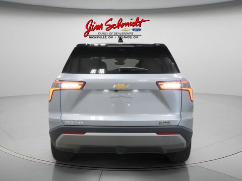New 2026 Chevrolet Equinox LT w/ Convenience Package II FWD image 5