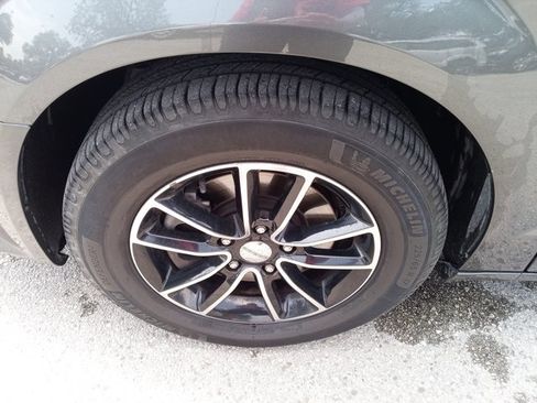 Used 2018 Dodge Grand Caravan GT FWD image 9