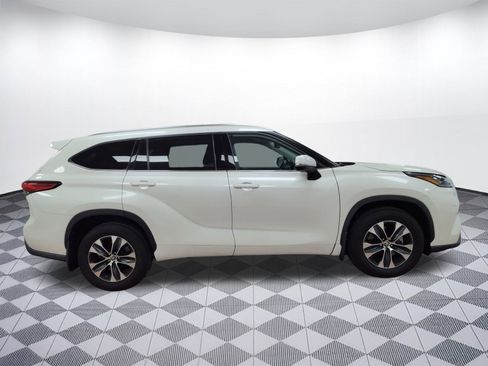 Used 2020 Toyota Highlander XLE image 7