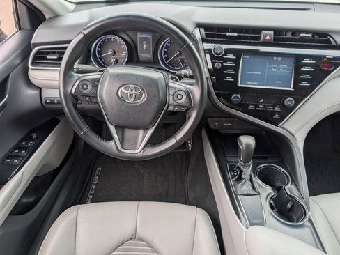 Used 2018 Toyota Camry SE FWD image 4