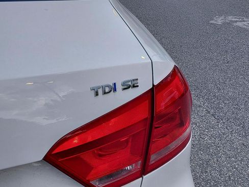 Used 2015 Volkswagen Passat TDI SE FWD image 12