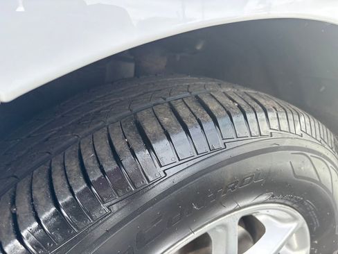 Used 2017 Chrysler Pacifica Touring image 26