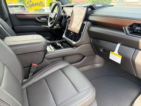 New 2026 GMC Yukon Denali w/ Denali Reserve Package AWD/4WD image 21