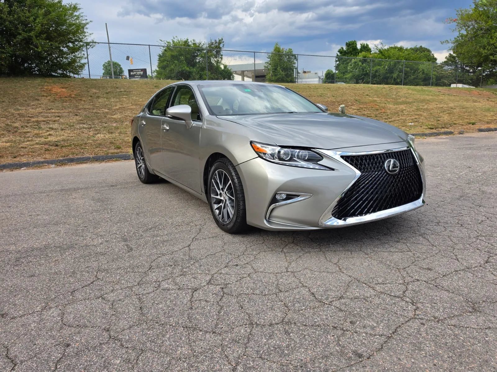 Used 2016 Lexus ES 350 w/ Luxury Package w/Wood Trim FWD image 2