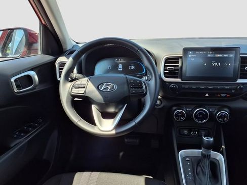 Used 2025 Hyundai Venue SEL FWD image 13