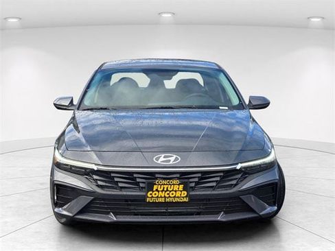 New 2026 Hyundai Elantra SE image 3