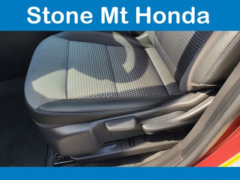 Used 2025 Chevrolet Trax LT w/ LT Convenience Package FWD image 18