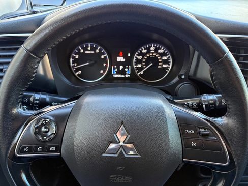 Used 2017 Mitsubishi Outlander ES image 16