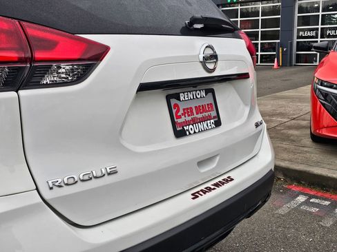 Used 2017 Nissan Rogue SV image 10