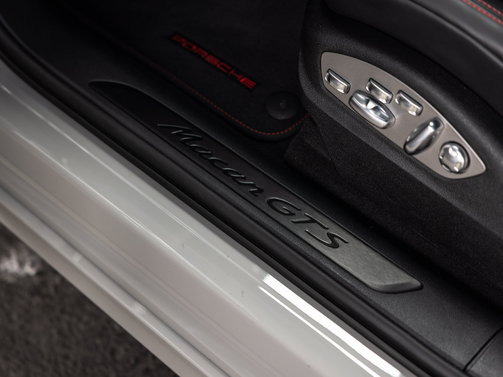 Certified 2026 Porsche Macan GTS AWD/4WD image 15