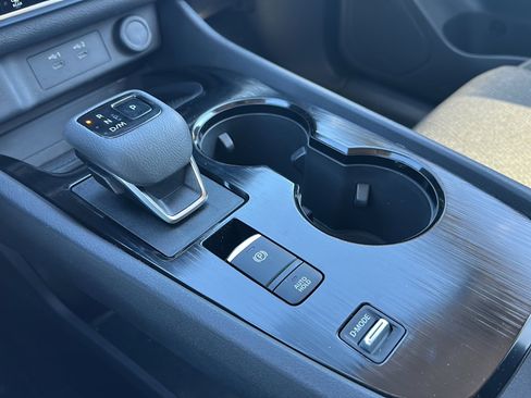 Certified 2025 Nissan Rogue SV image 34