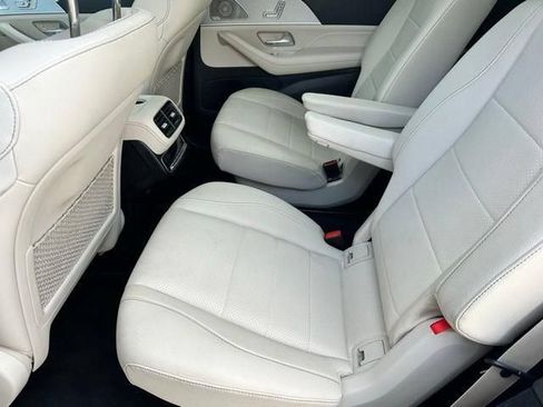Used 2025 Mercedes-Benz GLS 450 4MATIC image 7
