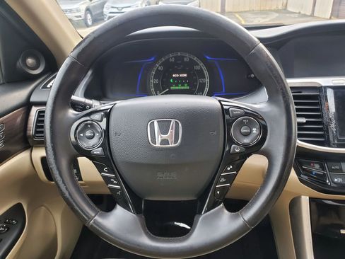 Used 2017 Honda Accord Touring image 30