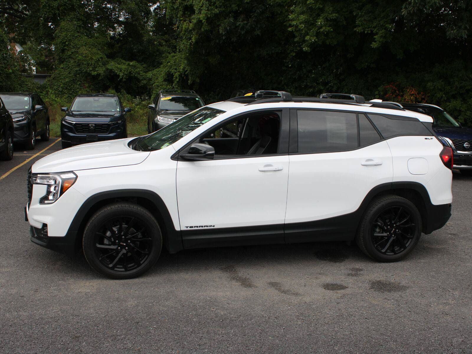 Used 2024 GMC Terrain SLT w/ Elevation Edition AWD/4WD image 5