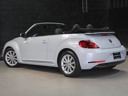 Used 2018 Volkswagen Beetle 2.0T SE FWD image 14