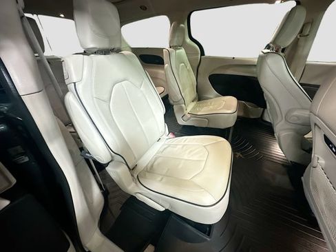 Used 2021 Chrysler Pacifica Limited w/ Premium & Safety Sphere Group image 31