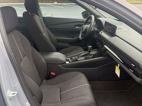 Used 2025 Honda Accord Sport image 25