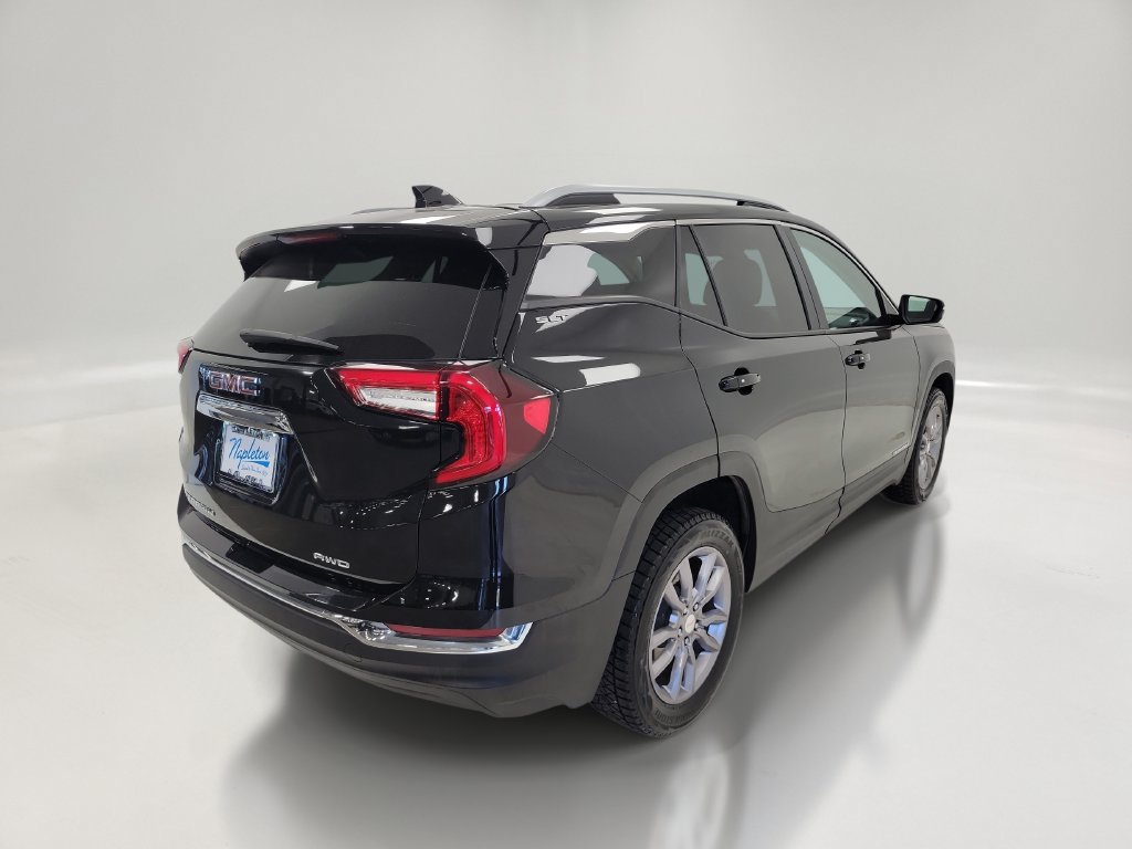 Used 2024 GMC Terrain SLT AWD/4WD image 5