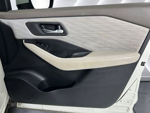 Used 2023 Nissan Rogue SV image 15