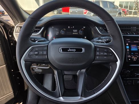 Used 2025 Jeep Grand Cherokee L Altitude image 19