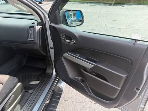 Used 2022 Chevrolet Colorado LT w/ LT Convenience Package AWD/4WD image 36