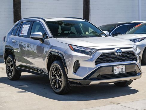 Used 2024 Toyota RAV4 SE w/ Convenience Package AWD/4WD image 5
