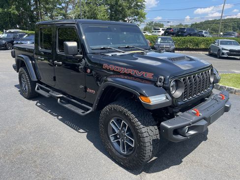 Used 2024 Jeep Gladiator Mojave AWD/4WD image 3