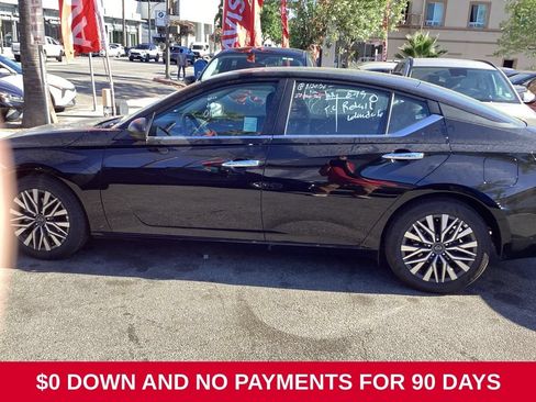 Used 2025 Nissan Altima 2.5 SV FWD image 7