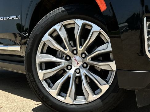 Used 2021 GMC Yukon Denali w/ Denali Ultimate Package AWD/4WD image 11