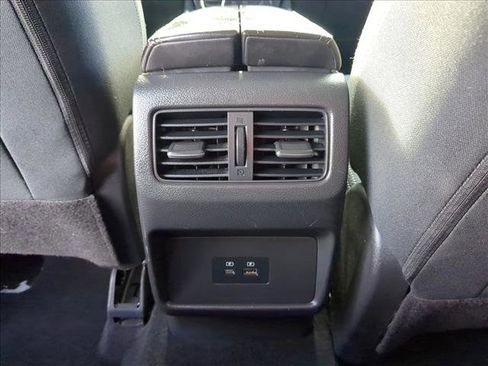 Used 2021 Nissan Rogue SV image 17