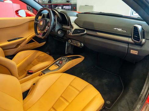 Used 2011 Ferrari 458 Italia Coupe RWD image 17