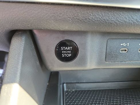 Used 2024 Nissan Rogue SV FWD image 33