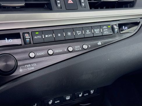 Used 2019 Lexus ES 350 w/ Accessory Package 2 FWD image 16