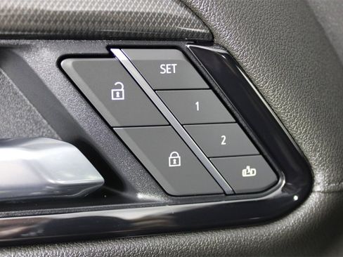 Used 2025 GMC Sierra 3500 AT4 image 18