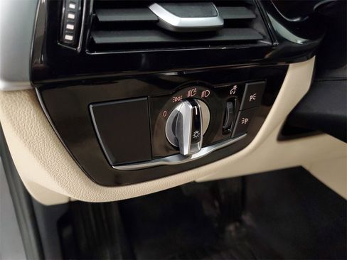 Used 2020 BMW 530i xDrive w/ Premium Package image 14