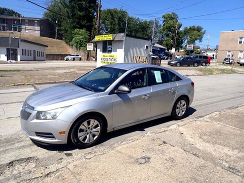 Used 2012 Chevrolet Cruze LS image 9