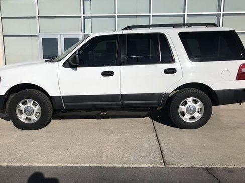 Used 2017 Ford Expedition XL w/ Fleet Convenience Package image 4