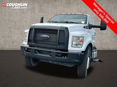 Used 2019 Ford F750 2WD Regular Cab Super Duty image 3