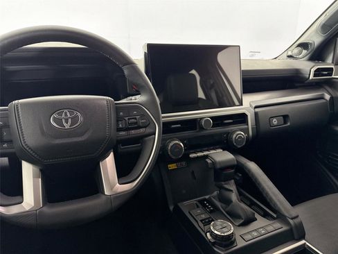 Certified 2026 Toyota 4Runner TRD Off-Road Premium AWD/4WD image 32