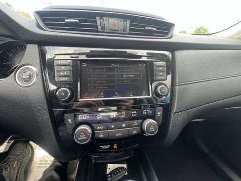 Used 2020 Nissan Rogue SV image 14