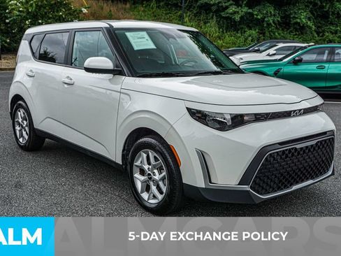 Used 2025 Kia Soul LX w/ LX Technology Package FWD image 3