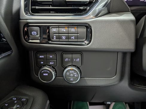 Used 2026 GMC Yukon Denali w/ Sun & Power Step Package AWD/4WD image 23