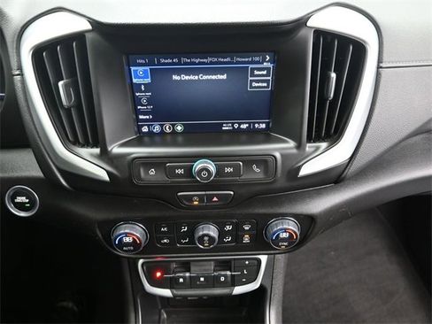 Used 2024 GMC Terrain SLE w/ Driver Convenience Package image 14