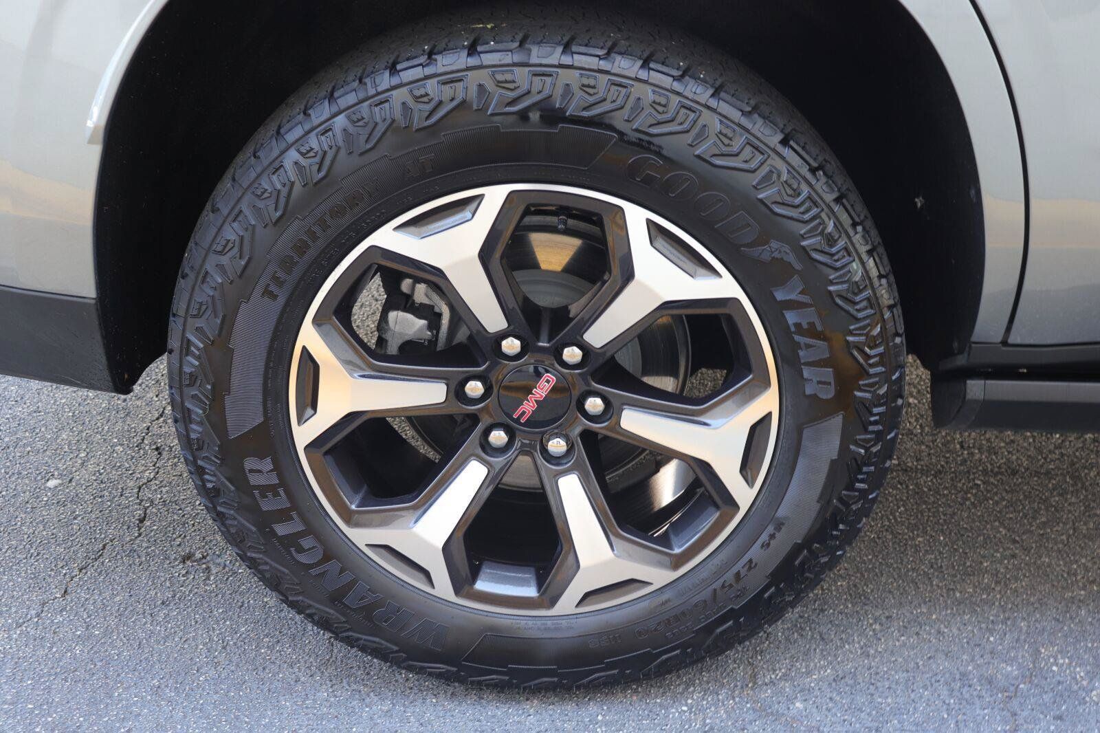 Used 2026 GMC Yukon AT4 Ultimate w/ LPO, Floor Liner Package AWD/4WD image 35